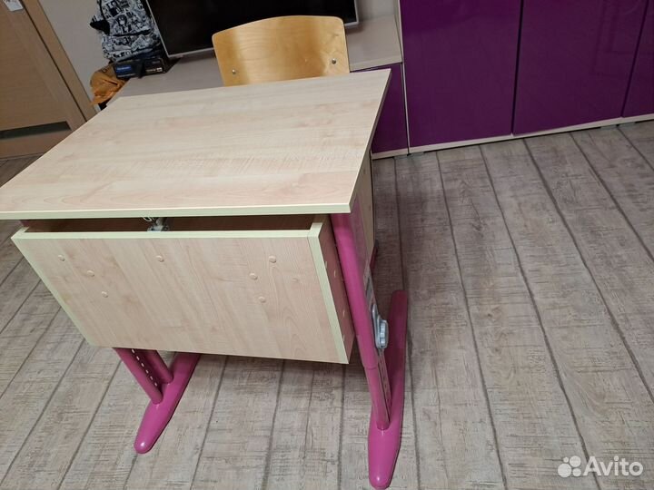 Школьная парта и стул