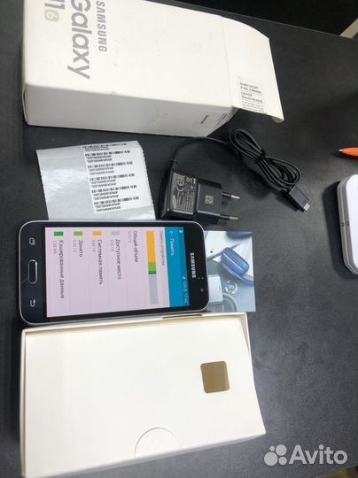 Телефон Samsung J120