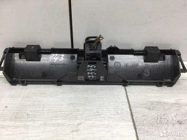 Кнопка аварийной сигнализации Volkswagen Passat