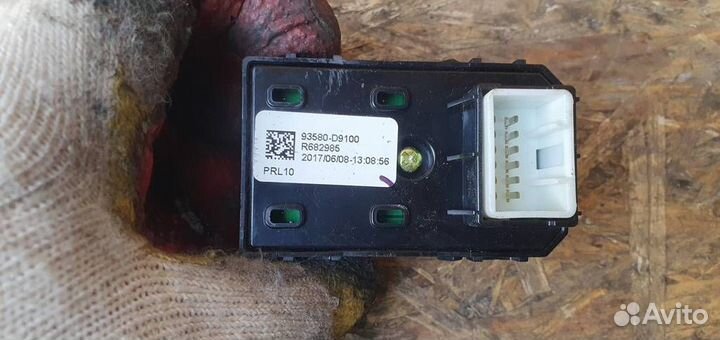 Кнопка стеклоподъемника Kia Sportage 2016-2021