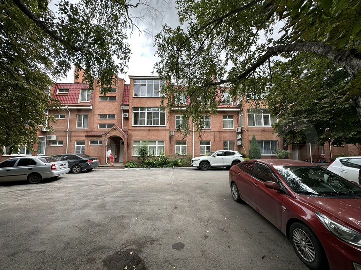 4-к. квартира, 105,8 м², 1/3 эт.