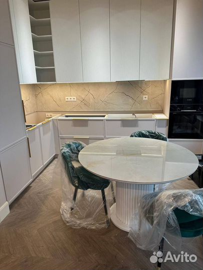 Круглый стол из керамогранита раскладной