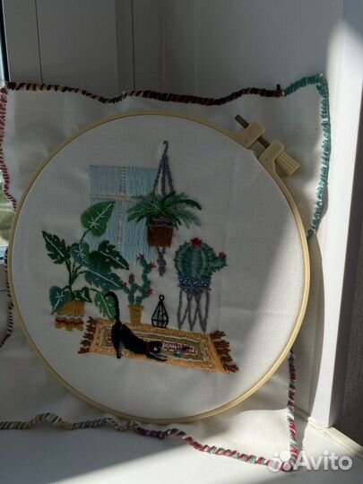 Картина с вышивкой