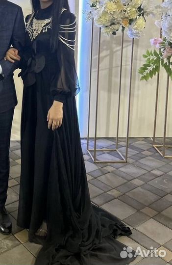 Вечернее платье со шлейфом