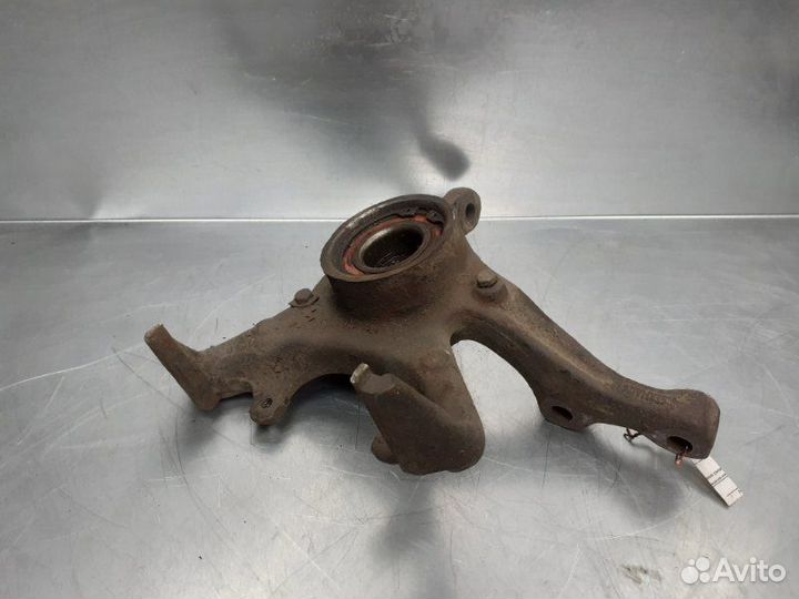 Кулак поворотный передний правый Volkswagen Golf