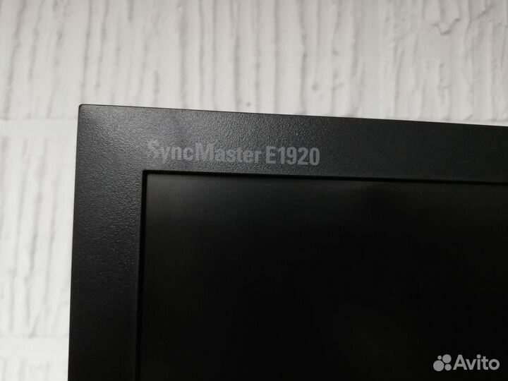 Монитор SAMSUNG SyncMaster E1920NR 19