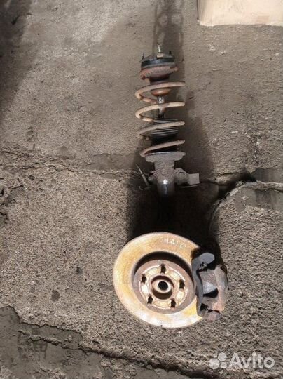 Стойка амортизатора передняя правая Ford Mondeo 3