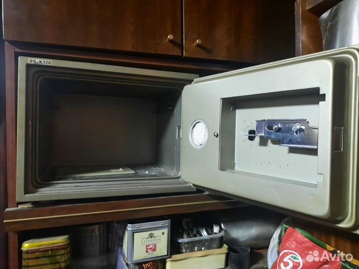 Сейф несгораемый, требуется замена замка