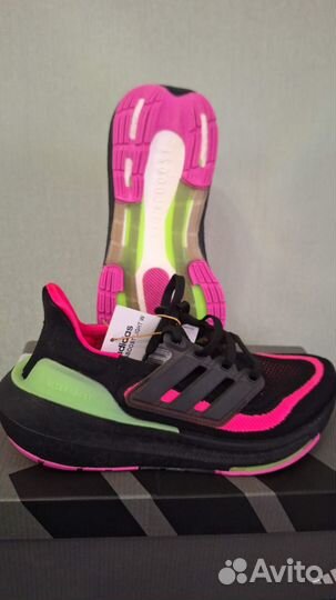 Продаю кроссовки Adidas Ultraboost Light