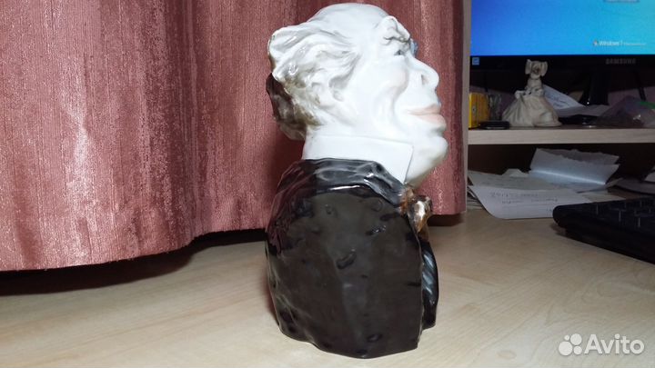 Бюст народного артиста СССР К. С. Станиславского