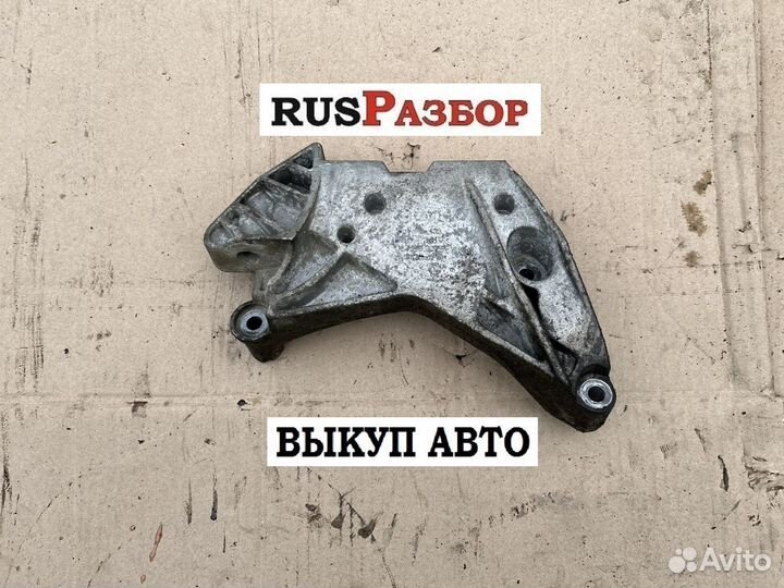 Кронштейн двигателя Фольксваген Пассат сс