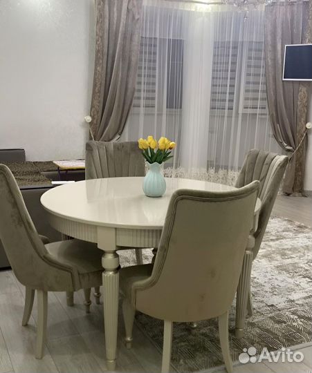 Кухонный стол и стулья комплект