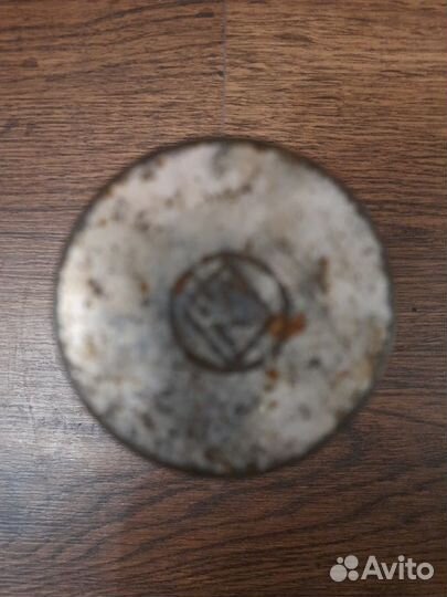 Банка из жести цилиндрической формы