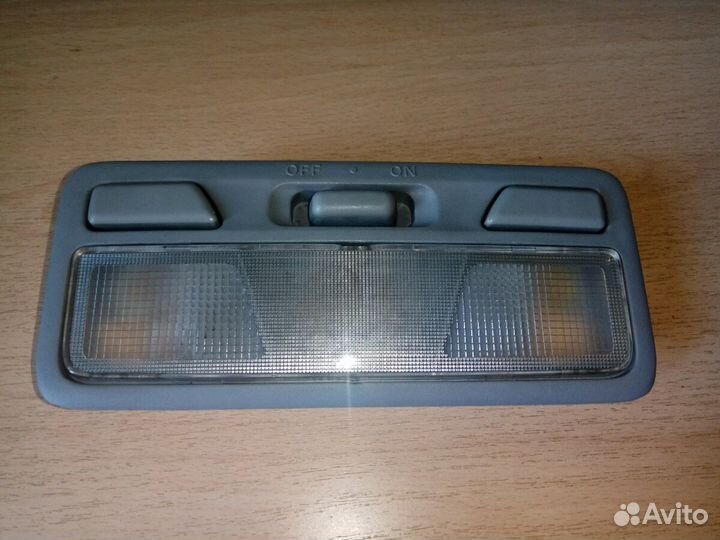 Плафон передний mitsubishi mr330450