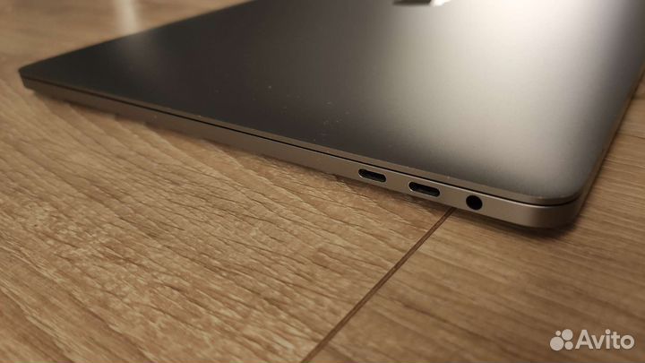 Apple MacBook Pro 15 2017 256GB/16GB i7 3.1GHz