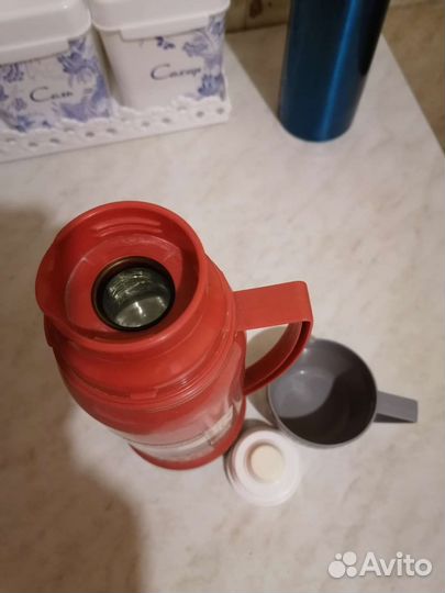 Термос с кружками