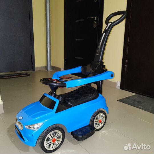 Машина каталка толокар с ручкой. Забронировано