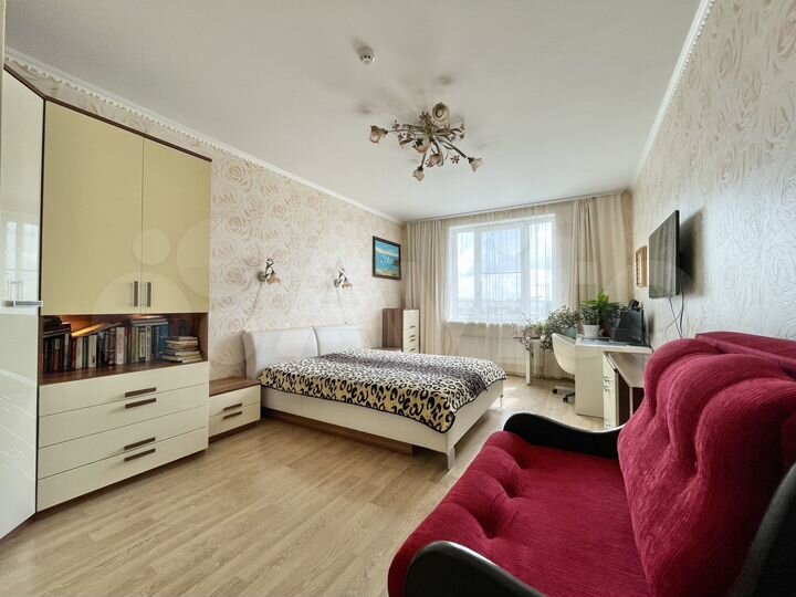 3-к. квартира, 90 м², 3/8 эт.