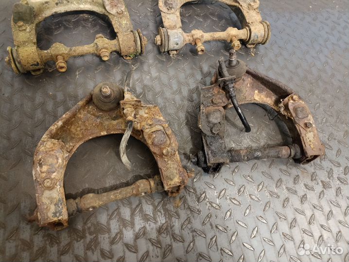 Рычаг передний верхний для Mitsubishi Pajero 1