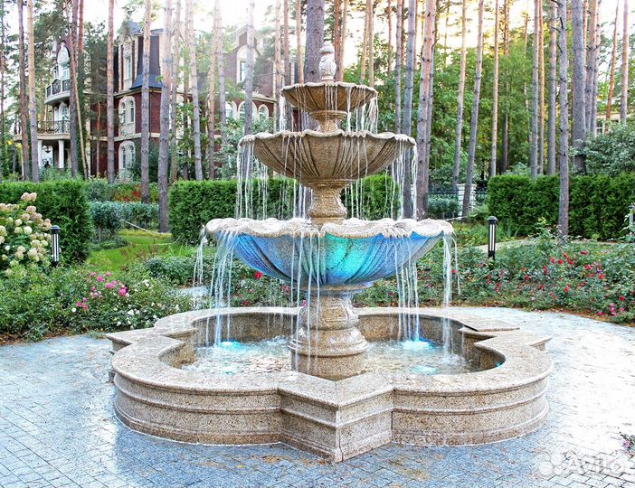 Классический фонтан с чашей