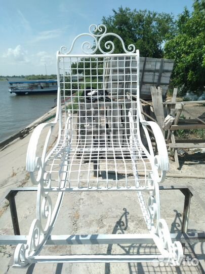 Продам кованые кресло качалка