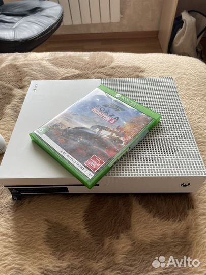 Xbox One s 512gb 2 контроллера+Forza horizon 4