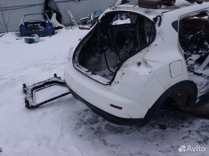 Крышка багажника Nissan Juke