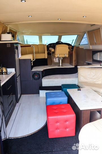 Моторная яхта Carver 410 Sport Sedan