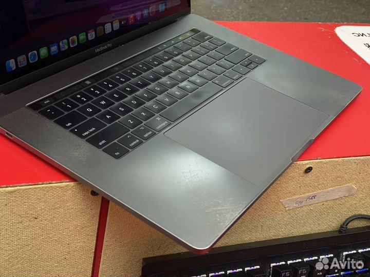 MacBook Pro 15 2017 Touch Bar i7/16gb/Radeon