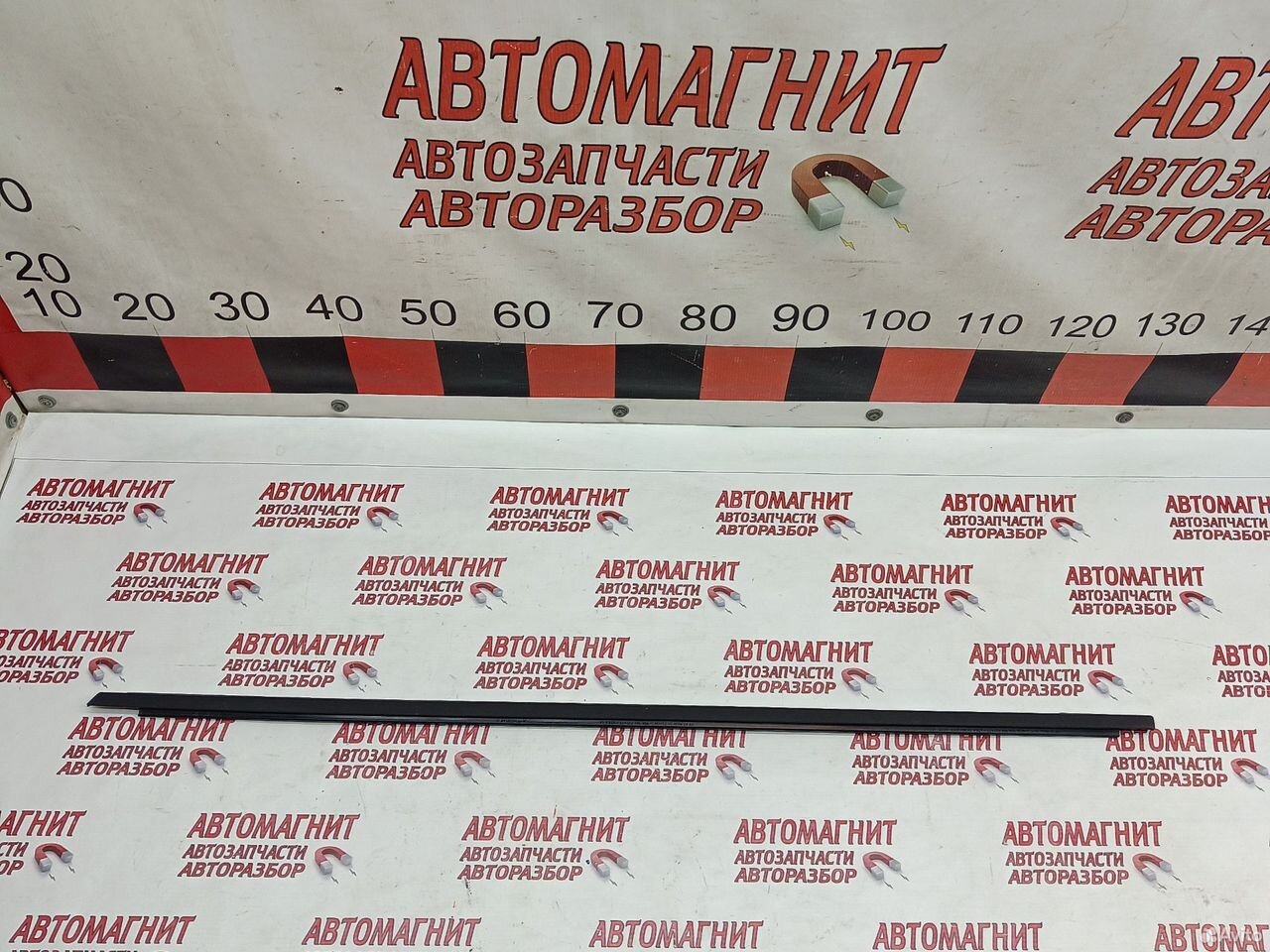 Молдинг стекла двери передней Volkswagen Tiguan 2