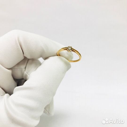 Золотое кольцо с бриллиантом 585