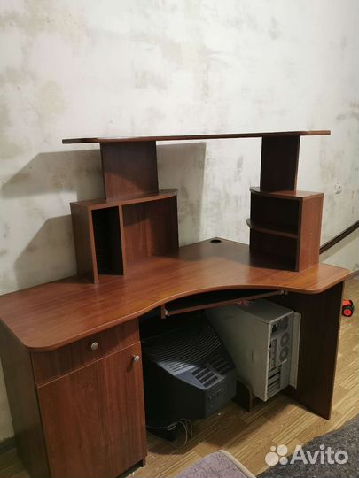 Компьютерный стол