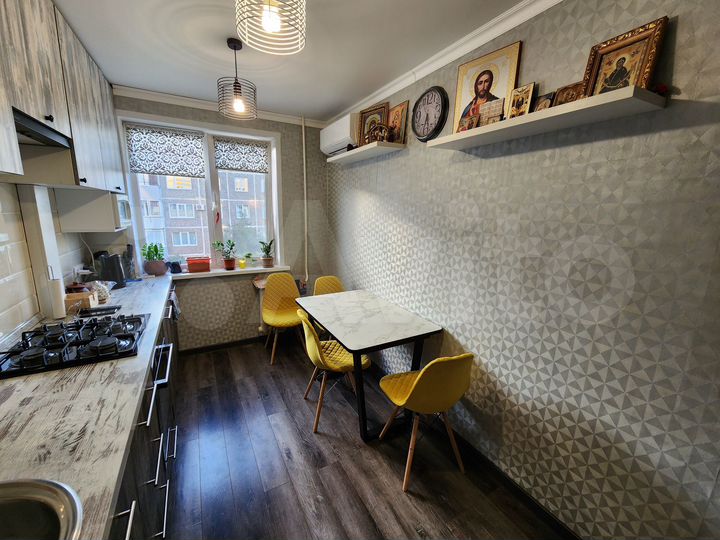 4-к. квартира, 62 м², 3/5 эт.