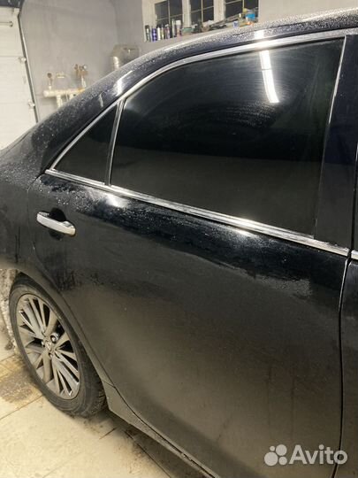 Черные задние стекла камри