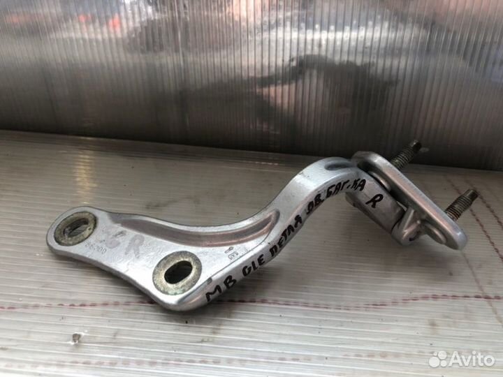 Петля двери багажника правая Mercedes-Benz