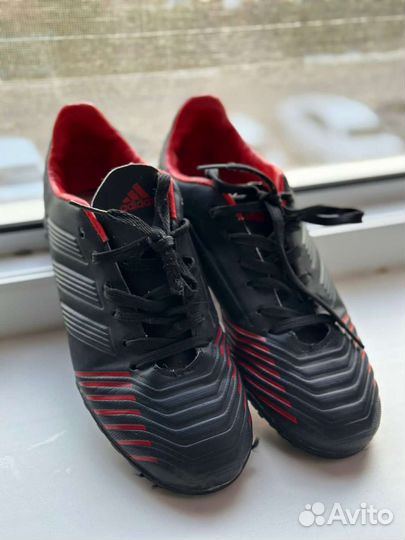Сороконожки Adidas Predator красно-чёрные