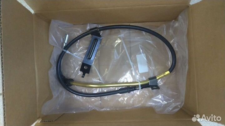 Трос ручника задний правый Ford Escape 05-07г