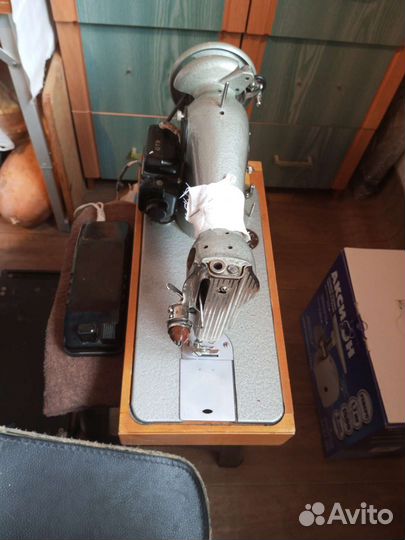 Швейная машина 