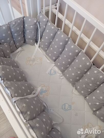 Детская кроватка с поперечным маятником и матрасом