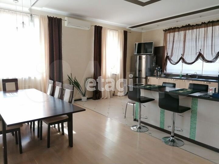 Дом 201,4 м² на участке 15 сот.