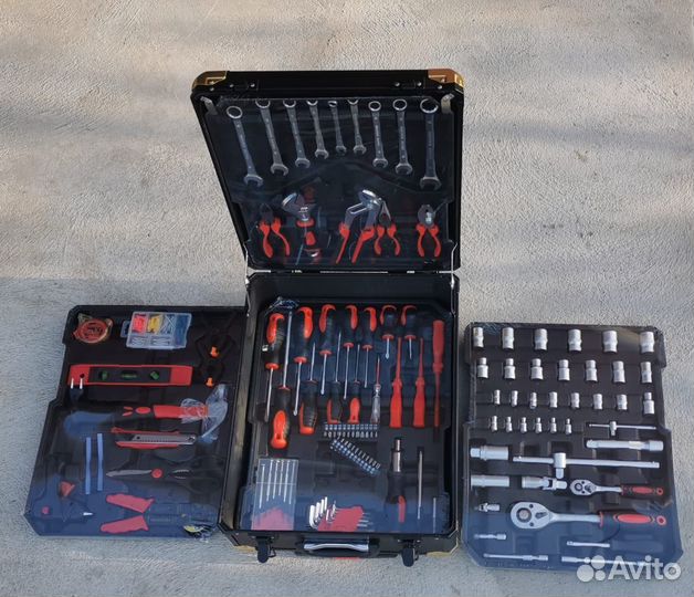 Инструмент ручной в чемодане