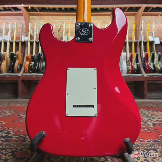 Электрогитара J&D Guitars ST-H Stratocaster SSS Red