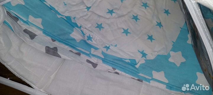 Новый красивый комплект в детскую кроватку