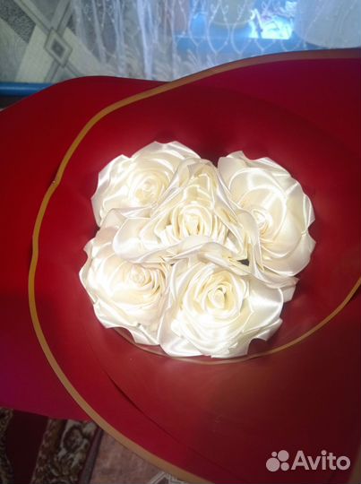 Букет цветов из атласных лент