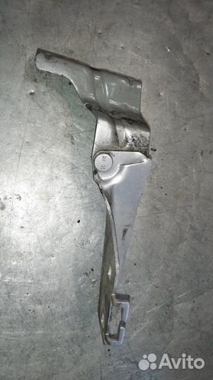 Петля капота передняя правая Renault Megane BM