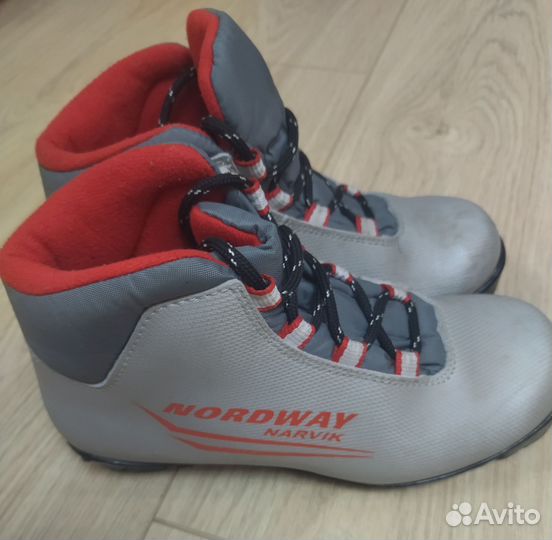 Лыжные детские ботинки 34р и 36р