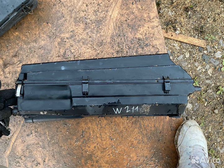 Корпус воздушного фильтра Mercedes W211