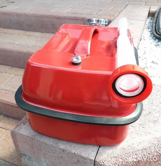 Канистра для бензина 10 л металлическая новая