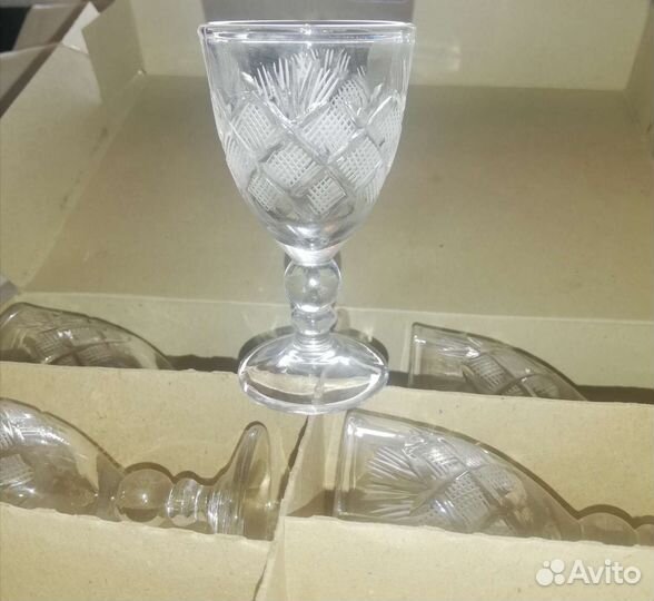 Набор хрустальных рюмок