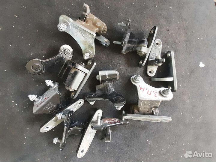 Петли дверей Mercedes Benz W212